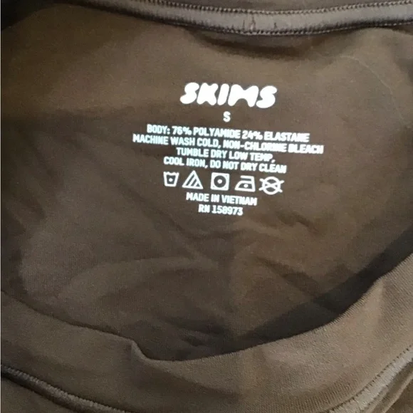 ‼️SOLD OUT‼️ SKIMS Fits Everybody Long Sleeve Crew Neck Bodysuit | Brown - Picture 6 of 11